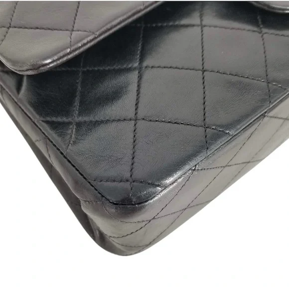 Chanel Medium Classic Flap Bag - Picture 4 of 15
